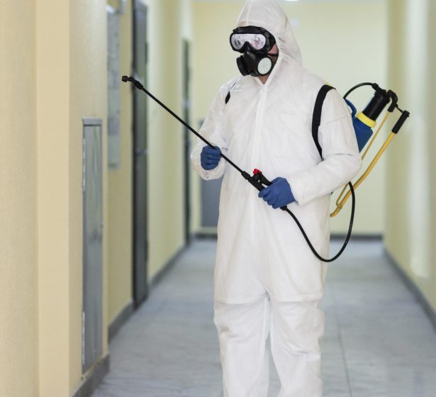 full-shot-man-wearing-gas-mask